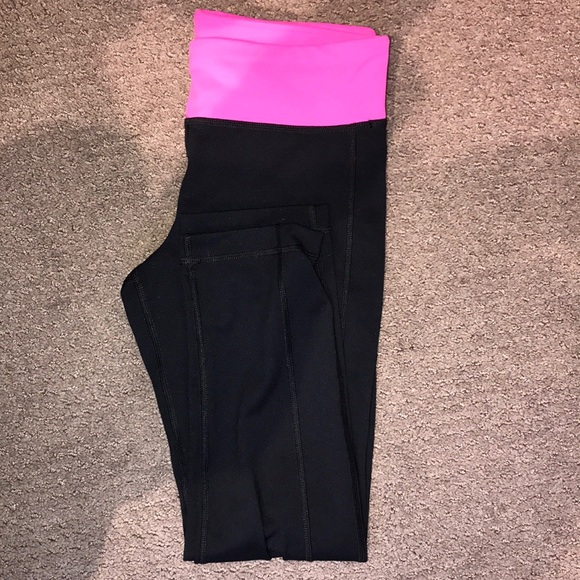 cropped under armour black leggings - Picture 2 of 4
